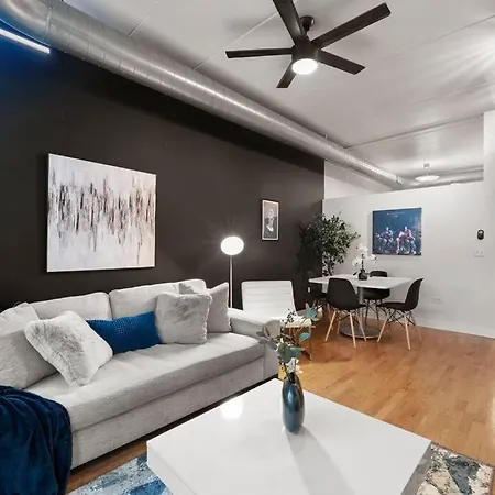 Sleek 2 Bed 2 Bath Condo In Trendy Fulton Market